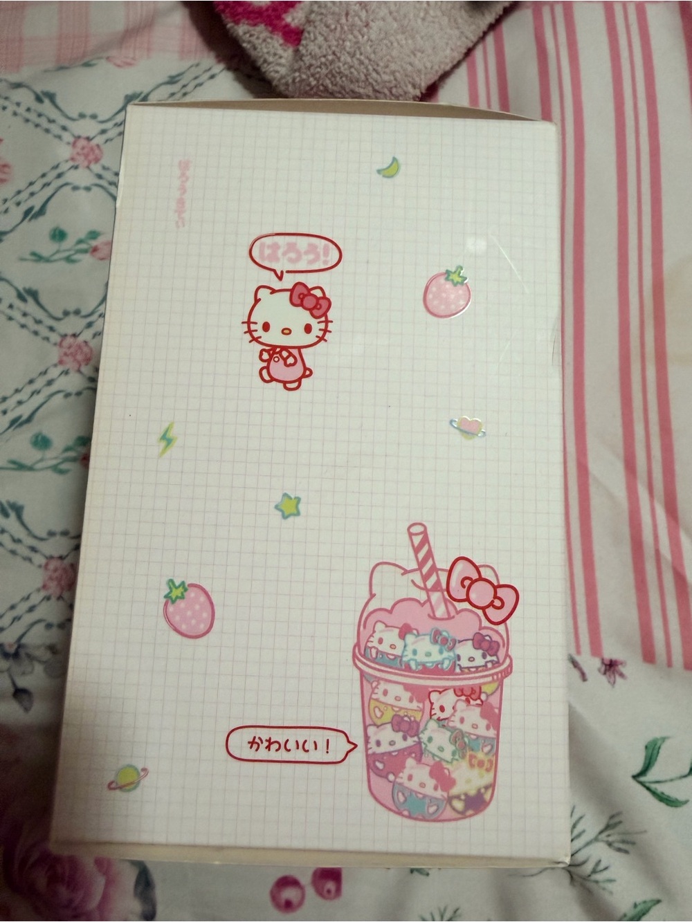 Hello Kitty x Polaroid Instant Camera - Pink & White - Picture 3 of 9